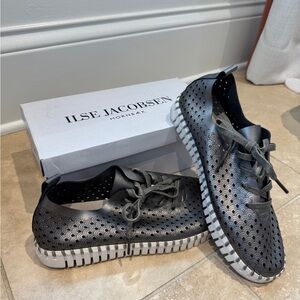 Ilse Jacobsen Black and Gray Sneakers with Woven Texture